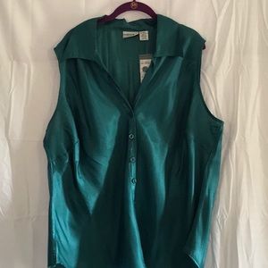 Cute teal sleeveless top.